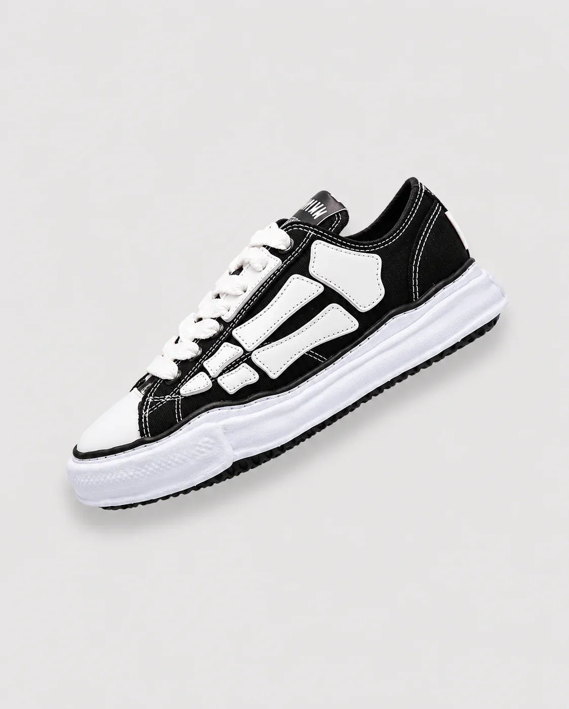 CANVAS SNEAKER