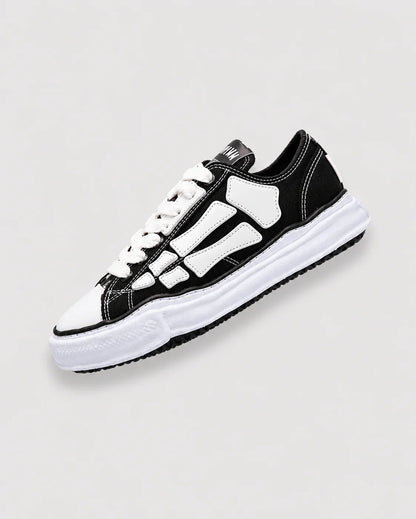 CANVAS SNEAKER