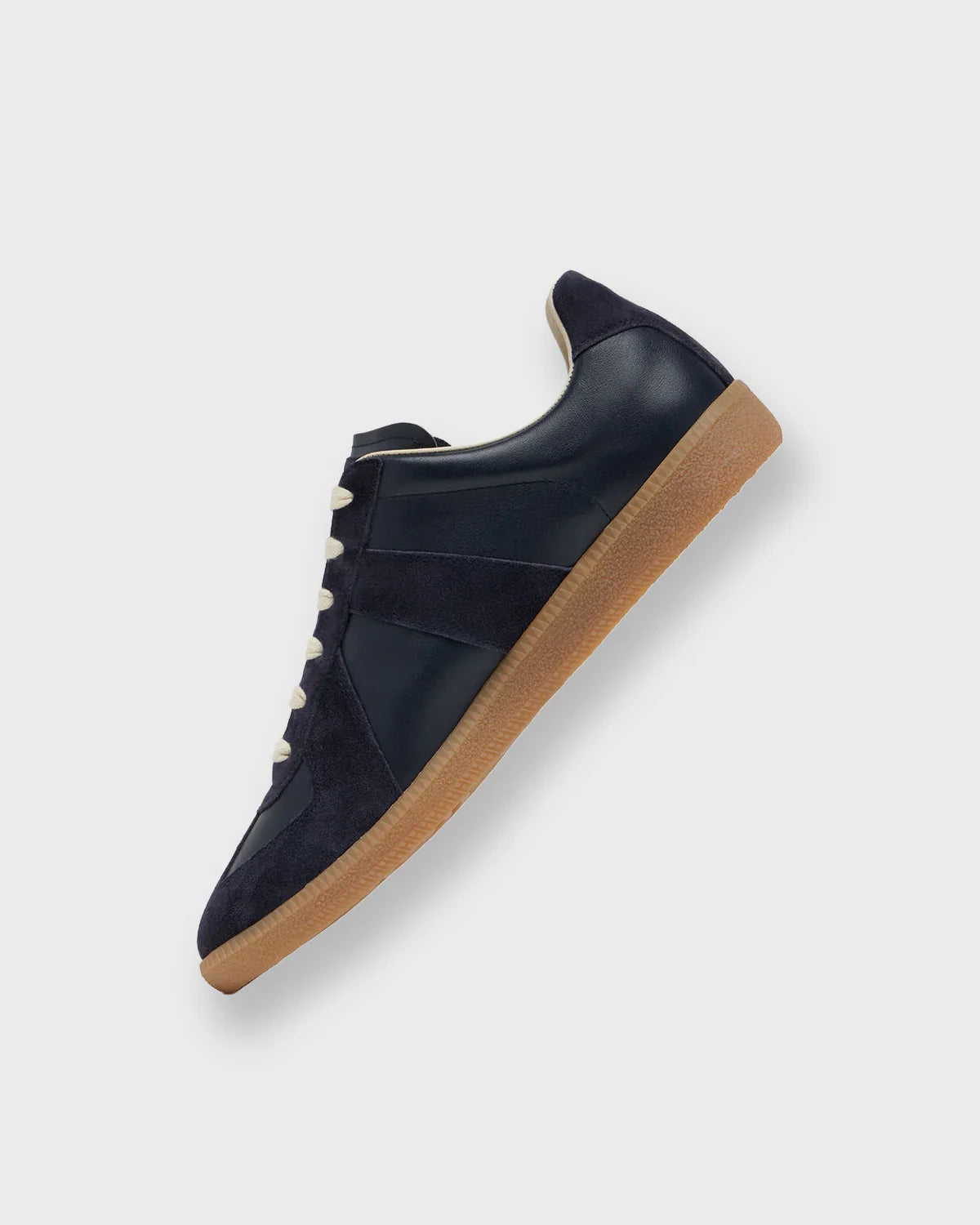 VOYAGE SNEAKER